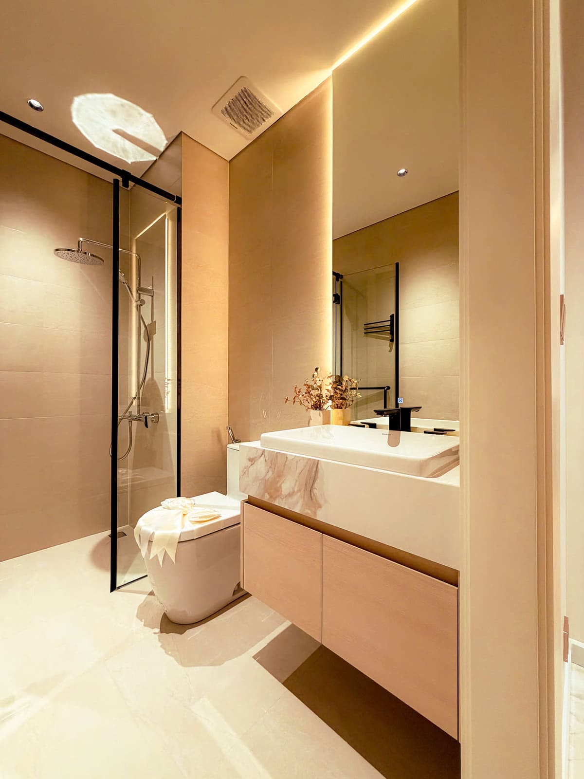 nha mau monrei saigon phong ve sinh